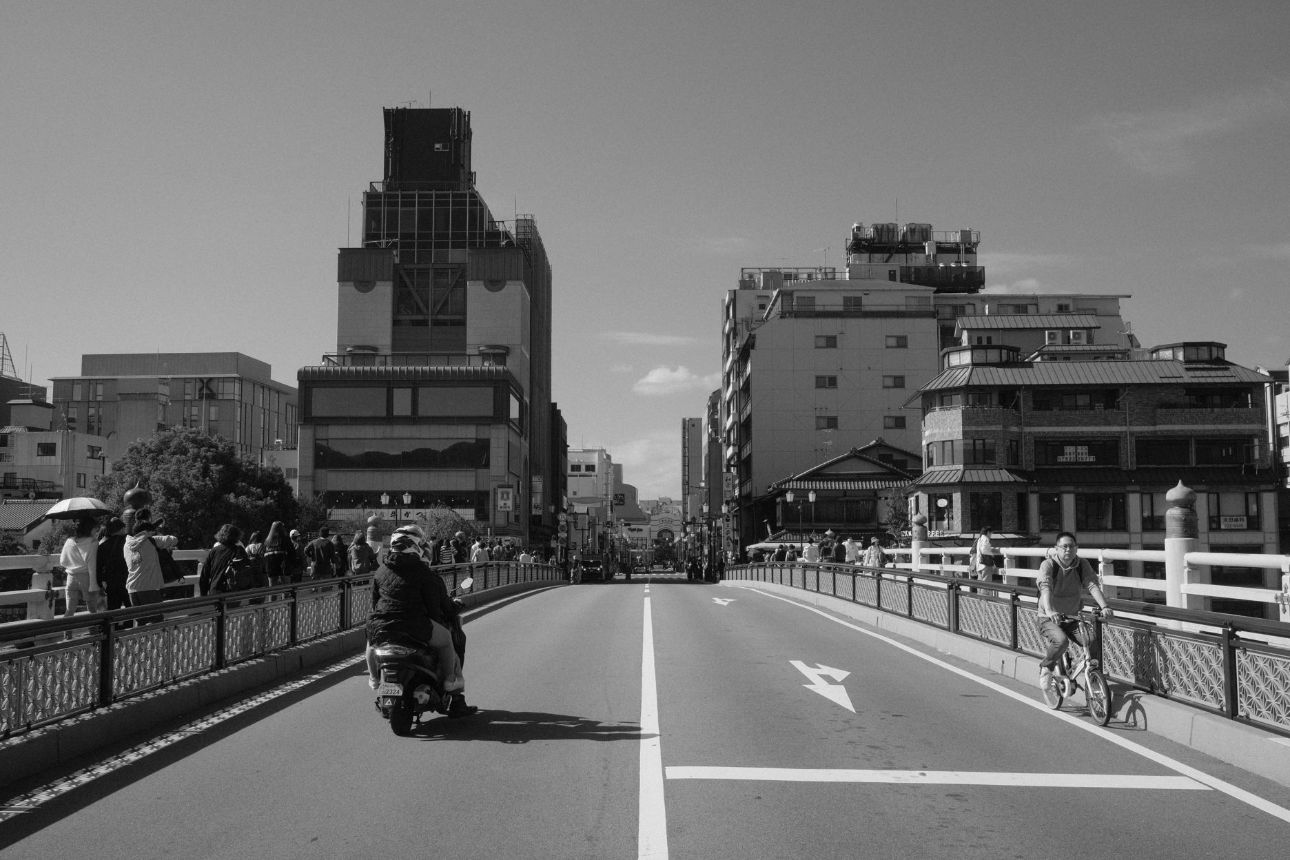 Sanjyou Oohashi facing into Kyoto